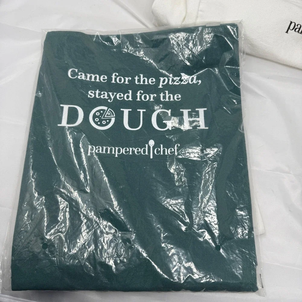 Pampered Chef Bundle 2 Books‎ Busy Mom Cookbook History Tote Bag & Pizza Apron